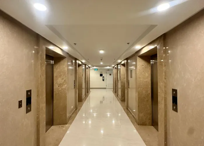 Splendid Sanctuary Manilla